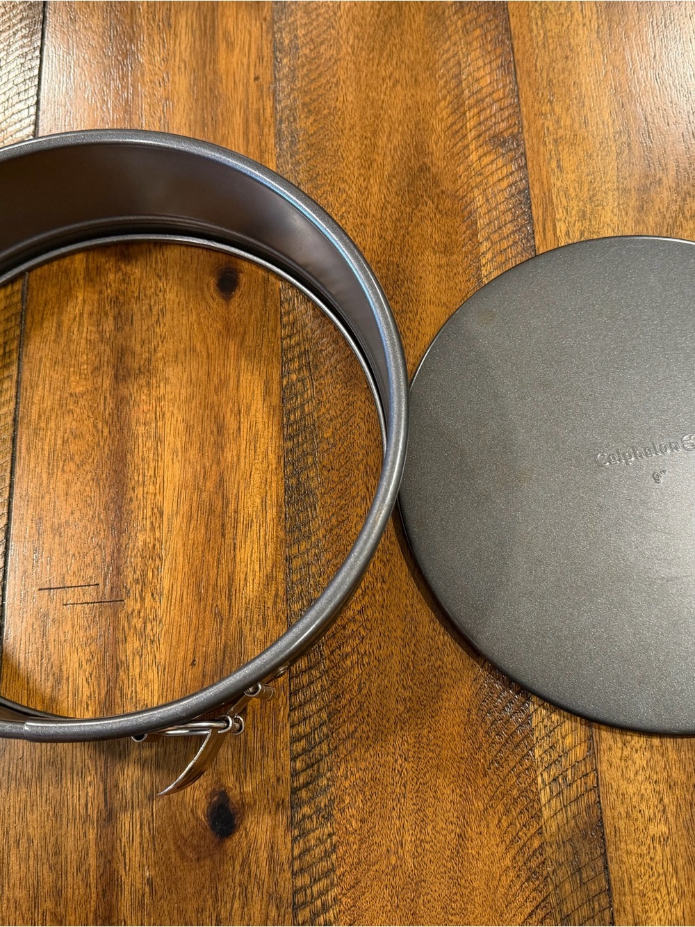 Calphalon Round Nonstick Springform Pan 9” cheesecake nonstick